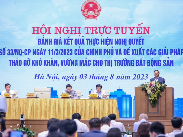 Thủ tướng đề nghị các cơ quan quản lý nhà nước, địa phương, ngân hàng, doanh nghiệp, người dân đều phải có trách nhiệm, chung tay đoàn kết giải quyết các khó khăn, vướng mắc, tiếp tục tạo chuyển biến tích cực sau hội nghị