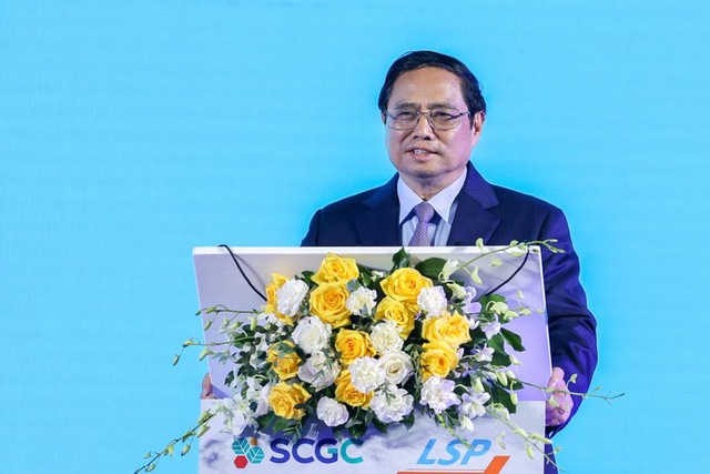 Thủ tướng Phạm Minh Chính cho rằng, cùng với Nhà máy Lọc dầu Nghi Sơn và Dung Quất, hiện đáp ứng 70% nhu cầu xăng dầu cả nước, Tổ hợp Hóa dầu miền Nam khi đi vào vận hành sẽ góp phần giúp Việt Nam tự chủ về nguồn cung xăng dầu - Ảnh: VGP/Nhật Bắc