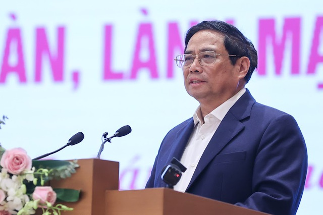 Thủ tướng nhấn mạnh mặc dù còn nhiều khó khăn nhưng 'Chúng ta không hoang mang, dao động, lo sợ trước mọi khó khăn, thách thức, biến động nhưng đồng thời cũng không say sưa trước những thắng lợi, không lơ là, chủ quan khi tình hình thuận lợi hơn, không đánh mất thời cơ' - Ảnh: VGP/Nhật Bắc