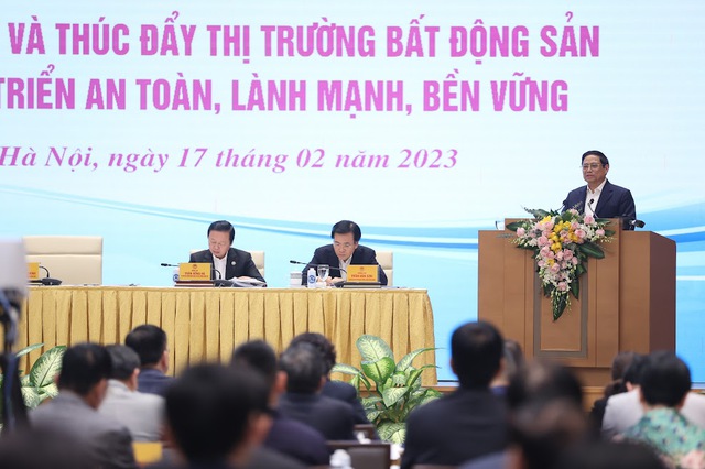 Phát biểu khai mạc Hội nghị, Thủ tướng đề nghị các đại biểu đánh giá khách quan, trung thực tình hình thị trường bất động sản, phân tích kỹ nguyên nhân, nhất là nguyên nhân chủ quan, từ đó đưa ra mục tiêu, quan điểm điều hành, nhiệm vụ, giải pháp, tổ chức thực hiện bảo đảm khả thi, hiệu quả... - Ảnh: VGP/Nhật Bắc