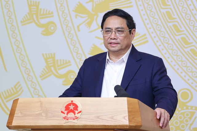 Thủ tướng cho rằng, chúng ta phải giữ vững bản lĩnh, linh hoạt để lãnh đạo, chỉ đạo phát triển kinh tế - xã hội trong bối cảnh khó khăn, thách thức, chịu sức ép đến cùng lúc từ cả bên trong và bên ngoài - Ảnh: VGP/Nhật Bắc