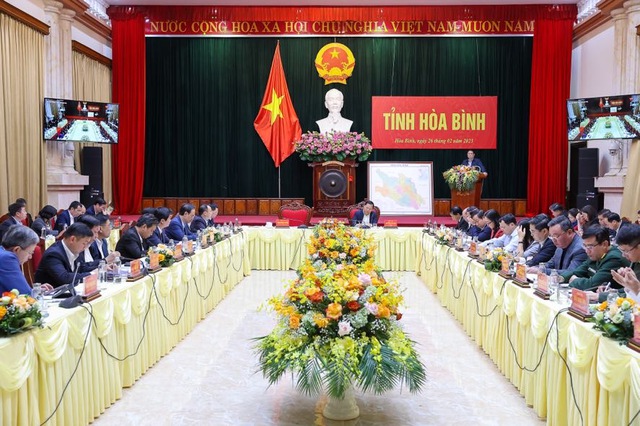 Thủ tướng yêu cầu tỉnh Hòa Bình tập trung lãnh đạo, chỉ đạo làm tốt công tác quy hoạch và phát triển kết cấu hạ tầng - Ảnh VGP/Nhật Bắc