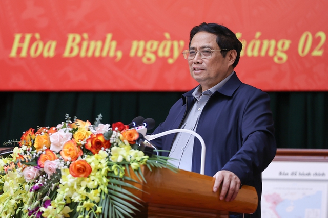 Thủ tướng khẳng định, tỉnh Hòa Bình hội tụ đủ các điều kiện để trở thành địa phương ngày càng phát triển, văn minh, giàu đẹp - Ảnh VGP/Nhật Bắc