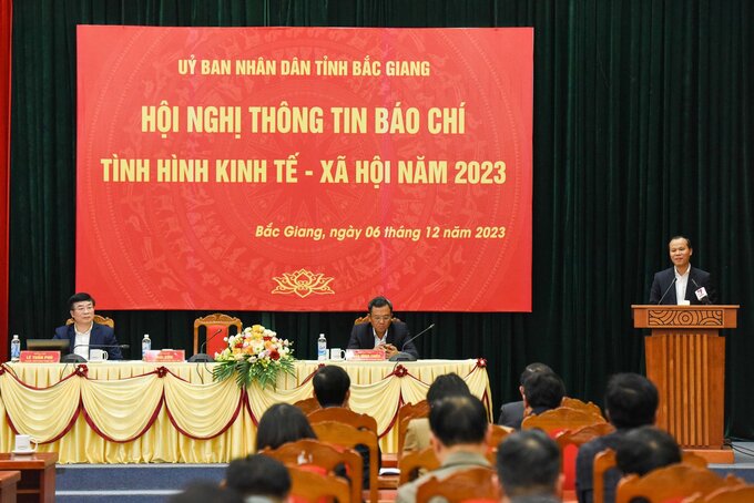 Toàn cảnh buổi họp báo.