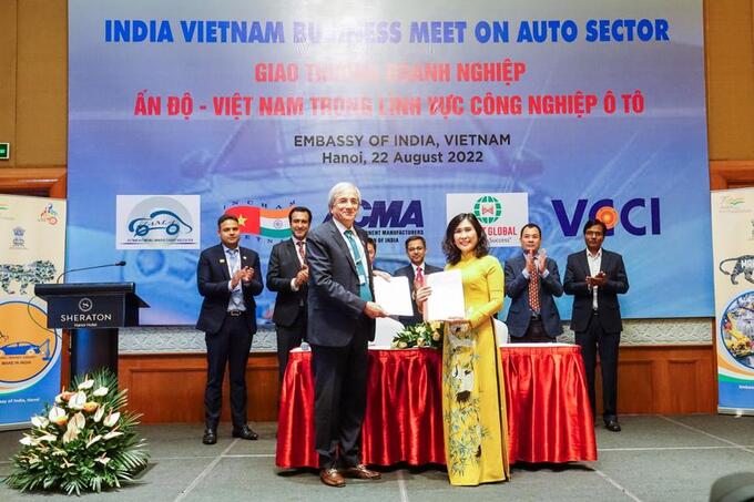 Lễ ký kết hợp tác giữa Hiệp hội các nhà sản xuất phụ tùng ô tô Ấn Độ (ACMA) và Trung tâm thông tin và tư vấn đầu tư Invest Global, Hiệp hội Doanh nghiệp đầu tư nước ngoài (VAFIE)
