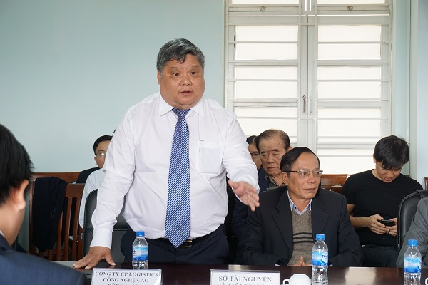 Tổng giám đốc kiêm người đại diện theo pháp luật của công ty CTCP Thương Mại - Dịch Vụ Khách Sạn Bạch Đằng là ông Thân Hà Nhất Thống