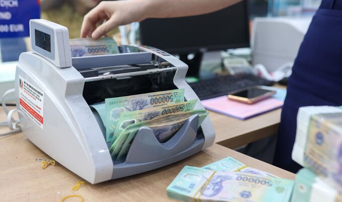 Hồng Hoàng khi đó chỉ mới thành lập được khoảng 3 năm với số vốn điều lệ đăng ký vỏn vẹn 5 tỷ đồng. Việc Công ty huy động vốn thông qua trái phiếu lên tới 1.400 tỷ đồng với lãi suất 20%/năm là điều gây bất ngờ