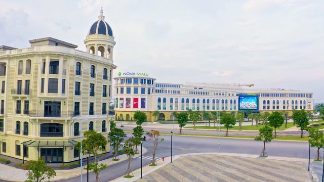 BĐS lan tỏa đến nhiều ngành kinh tế quan trọng khác của nền kinh tế, nhất là những ngành liên quan trực tiếp như: Xây dựng, công nghiệp chế biến chế tạo, du lịch và tài chính - ngân hàng...