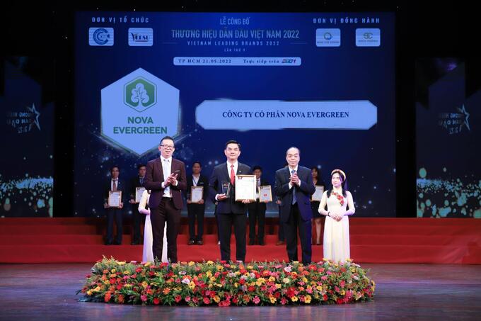 Công ty Cổ phần Nova Evergreen vinh dự nhận Top 10 Thương hiệu Dẫn đầu Việt Nam