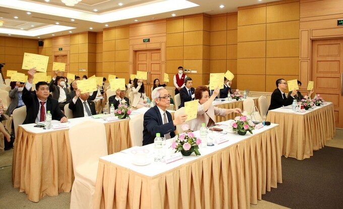 Đại hội đồng cổ đông SeABank đã thông qua kế hoạch kinh doanh năm 2022 với lợi nhuận đạt 4.866,6 tỷ đồng, phương án tăng vốn điều lệ lên 22.690 tỷ đồng và bầu thêm thành viên Hội đồng Quản trị (HĐQT) độc lập