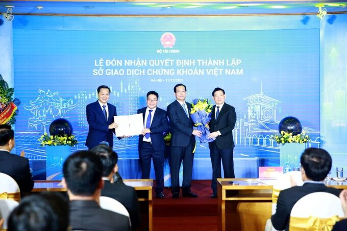 VNX là công ty trách nhiệm hữu hạn một thành viên do Nhà nước nắm giữ 100% vốn điều lệ, quản lý hai sở giao dịch HNX và HOSE