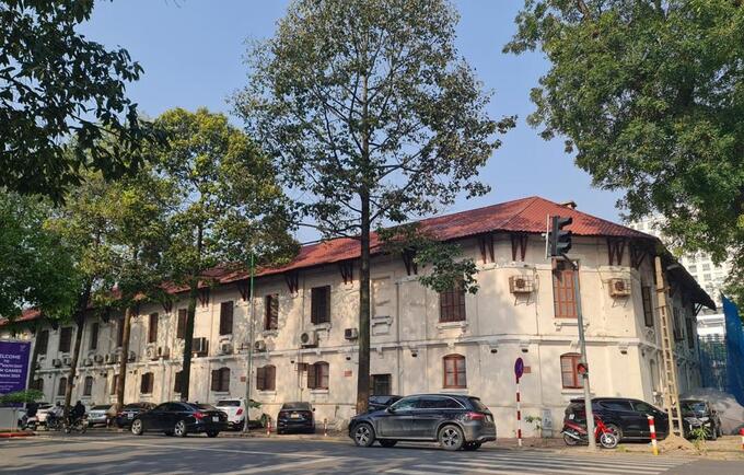Đây là công trình mang kiến trúc hiện đại giai đoạn đầu thế kỷ 20 hiếm hoi, còn lại nguyên vẹn ở Hà Nội. Ảnh: Kinh tế đô thị