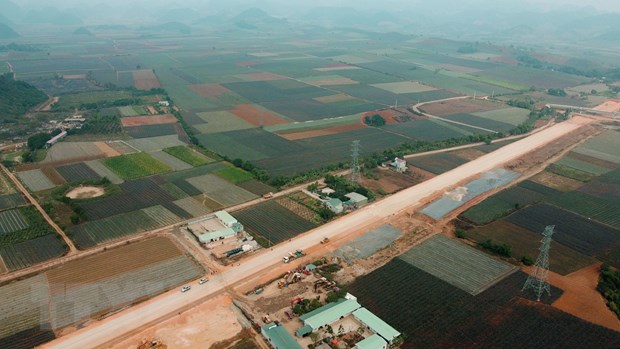 Tổng mức đầu tư dự án là 9.993 tỷ đồng. Trong đó, chi phí bồi thường, hỗ trợ giải phóng mặt bằng là 1.758 tỷ đồng; chi phí xây dựng, thiết bị là 6.806 tỷ đồng; chi phí quản lý dự án, tư vấn và chi khác là 476 tỷ đồng; chi phí dự phòng (không bao gồm giải phóng mặt bằng) là 951 tỷ đồng