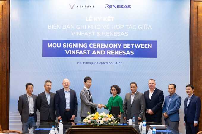 Hai bên cũng cam kết thường xuyên chia sẻ về lộ trình phát triển sản phẩm, xu hướng và yêu cầu của thị trường, tiến độ thực hiện dự án cũng như những cơ hội hợp tác mới
