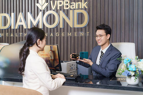 VPBank đặt mục tiêu kinh doanh với tổng tài sản tăng 27% lên 697.400 tỷ đồng, tăng trưởng tín dụng 35% lên 518.400 tỷ đồng và lợi nhuận trước thuế tăng 107% lên khoảng 29.700 tỷ đồng