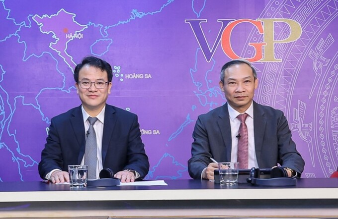 Thứ trưởng Bộ KHĐT Trần Quốc Phương và Đại biểu Quốc hội Phan Đức Hiếu.