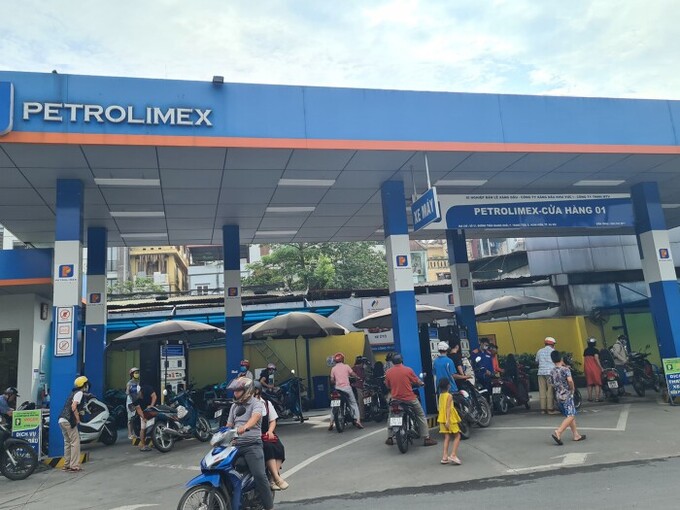 Dự báo lợi nhuận trước thuế năm 2023 của PLX có thể đat 4,8 nghìn tỷ đồng, tăng 114% so với cùng kỳ