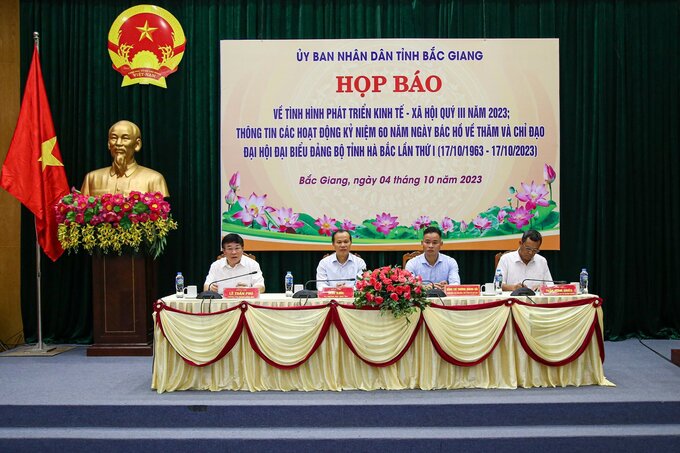 Toàn cảnh buổi họp báo.