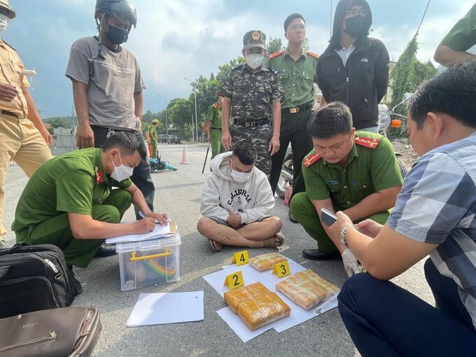 Tình hình tội phạm ma túy, hoạt động mua bán, vận chuyển trái phép các chất ma túy qua biên giới vẫn diễn ra hết sức phức tạp, có chiều hướng gia tăng.