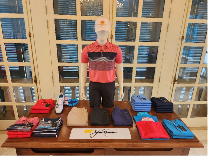 Ảnh: Các sản phẩm thương hiệu thời trang gôn Jack Nicklaus được bán tại tại Legend Hill Country Club