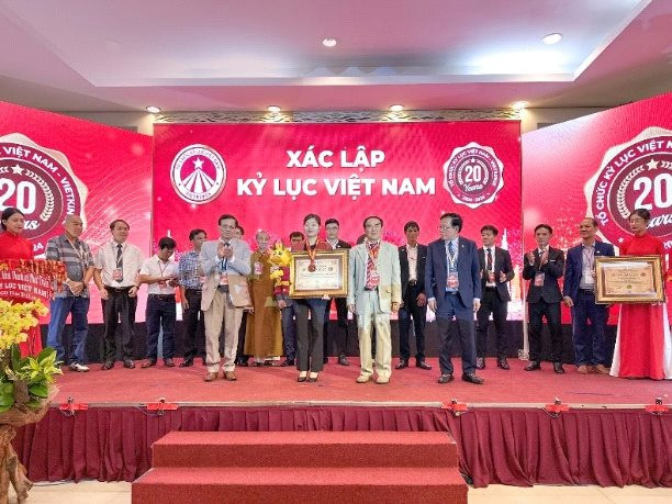 NovaWorld Phan Thiet được trao 2 kỷ lục Việt Nam về Đô thị sở hữu Tổ hợp quảng trường có tổng diện tích lớn nhất và Khu chợ đêm Miami có hệ thống mái che hiện đại xuyên suốt lớn nhất