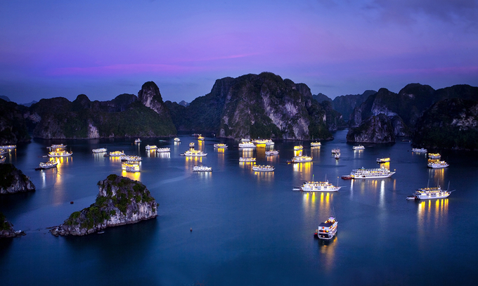 Đêm trên vịnh Hạ Long