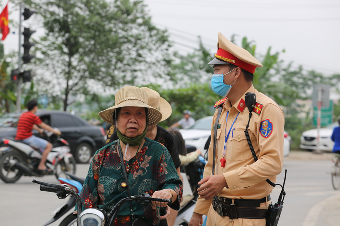 Ban tổ chức cấm các phương tiện vào khu vực diễn ra lễ hội