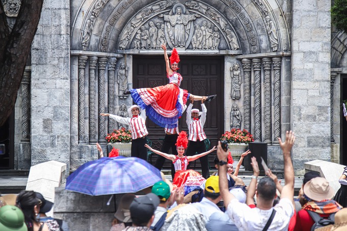 Nằm ở độ cao khoảng 1500 m so với mực nước biển, Sun World Ba Na Hills là nơi “khiến Đà Nẵng thú vị hơn với mọi du khách”