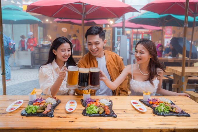 Ẩm thực đa dạng trong lễ hội bia B'estival tại Sun World Ba Na Hills. Ảnh Sun Group