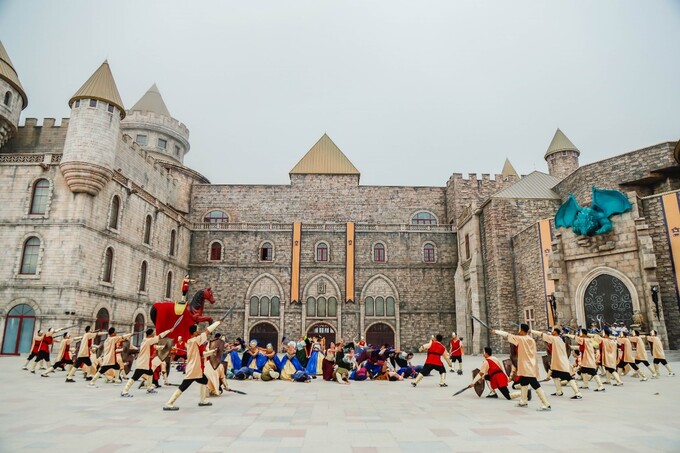 Màn trình diễn The Battle of the Moon Kingdom được diễn ra tại Vương quốc Mặt trăng. Ảnh Sun Group