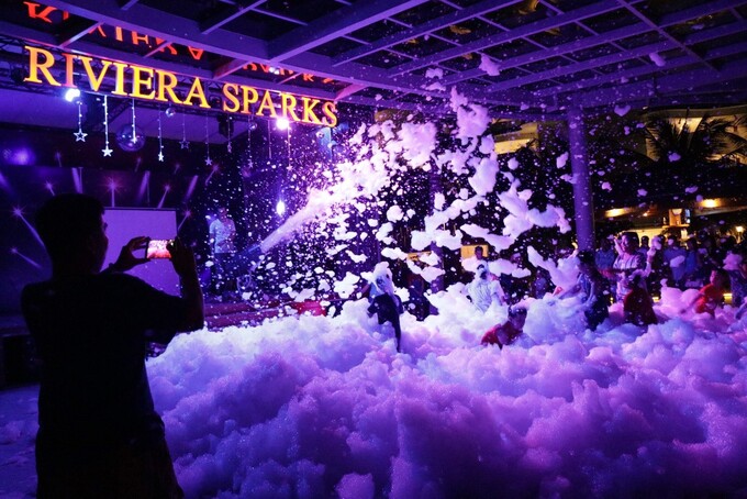 Tiệc bọt (Foam Party) sôi động tạo nên những dấu ấn khó phai mờ trong đêm giao thừa tại Cam Ranh Riviera