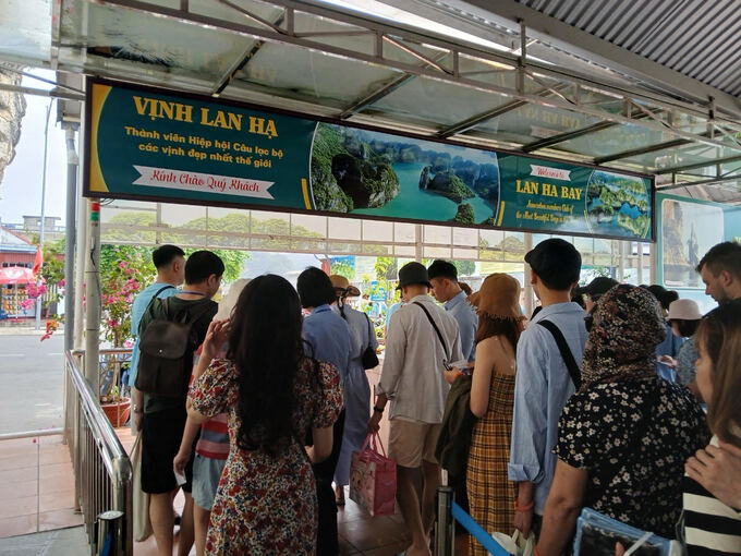 Vịnh Lan Hạ vẫn luôn là điểm đến yêu thích của khách du lịch trong và ngoài nước. Ảnh: Đinh Huyền