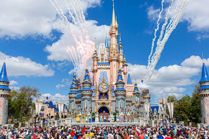 cinderellas-castle-disneyworld-DISPLUSSALE0422-b8989ddbc34f4c2d87c83bf08f498cbd