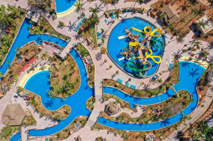 Công viên nước Aquatopia Water Park với nhiều trò chơi độc đáo.