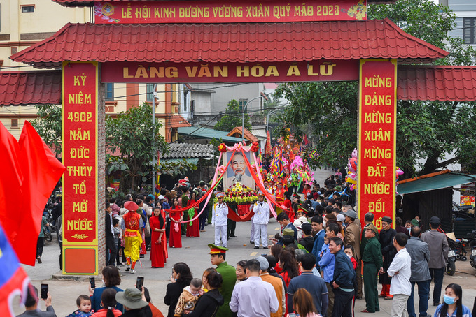 “Quý II năm 2023, huyện Thuận Thành sẽ trở thành thị xã, với những thời cơ, vận hội mới. Thay mặt đồng bào cả nước trực tiếp thờ các bậc Thủy tổ của dân tộc, Đảng bộ, chính quyền và nhân dân huyện Thuận Thành đã, đang và sẽ tiếp tục chăm lo, gìn giữ khu di tích, thu hút đầu tư, xây dựng, tôn tạo di tích Lăng và Đền thờ Kinh Dương Vương khang trang, xứng tầm vóc lịch sử, là nơi phục thờ Đức Thủy tổ, giáo dục truyền thống cho các thế hệ” - Chủ tịch UBND huyện Thuận Thành cho biết.
