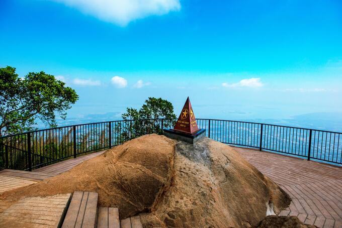 Đỉnh núi Bà Đen mang sức hút lạ cho lãnh địa du lịch phía Nam