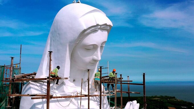 Ánh mắt của tượng Đức Mẹ | Ảnh: Người Đồng Nai