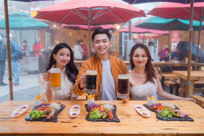 Khách du lịch sẽ được thưởng thức đa dạng các loại ẩm thực và bia tại B'estival. Ảnh Sun Group