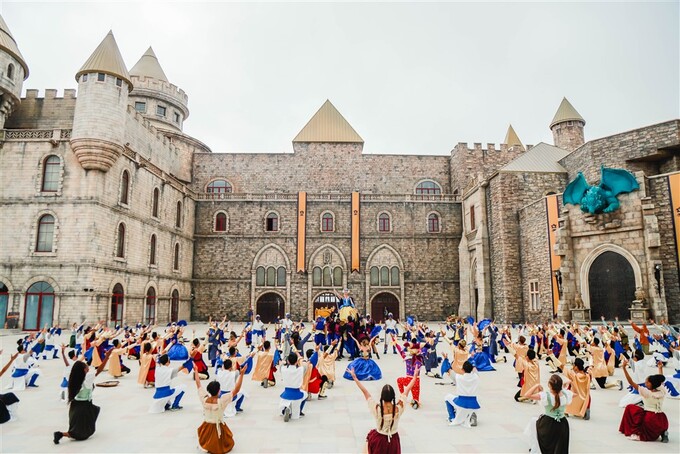 Bối cảnh show nghệ thuật 'Trận chiến ở Vương quốc Mặt trăng - The Battle of the Moon Kingdom'. Ảnh Sun Group