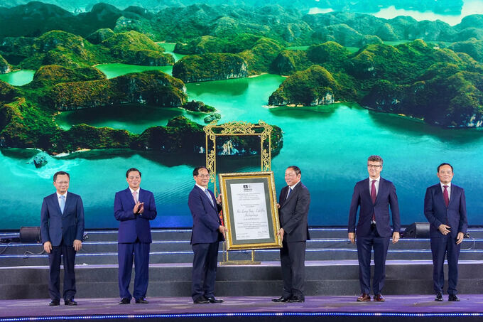 Hải Phòng long trọng đón nhận bằng công nhận của UNESCO, vinh danh Vịnh Hạ Long-Quần đảo Cát Bà là Di sản thiên nhiên thế giới. Ảnh: Huyền Đinh