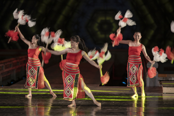 khai màn 17