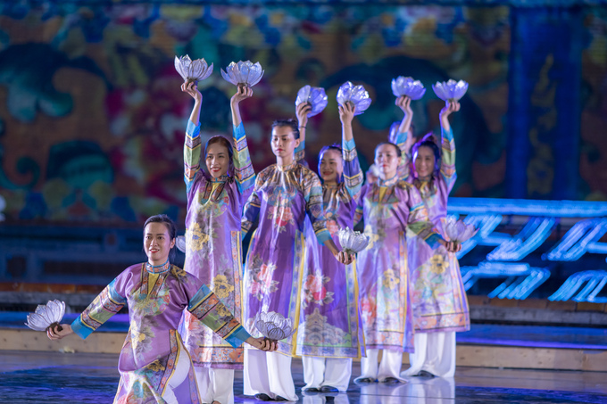 khai màn 18
