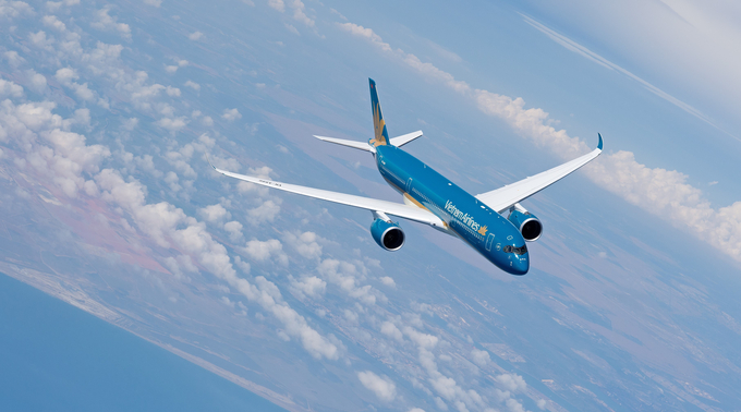 Airbus A350 là dòng máy bay thân rộng sang trọng, có công nghệ tiên tiến bậc nhất hiện nay với ghế thương gia ngả phẳng, không gian rộng, màn hình giải trí lớn, mang đến cho hành khách trải nghiệm bay thoải mái và tiện nghi