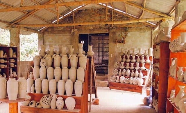 Nghề gốm làng cổ Phước Tích.