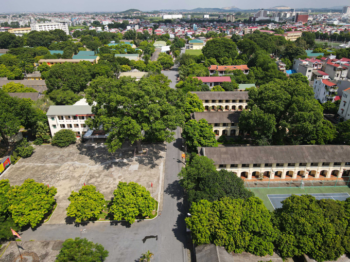 Theo lịch sử, thời nhà Nguyễn, Thành cổ Bắc Ninh là trung tâm bộ máy cai quản hành chính hai tỉnh Bắc Ninh - Thái Nguyên. Thời Pháp thuộc, xác định rõ vị trí tầm quan trọng của tòa Thành này, ngày 16/5/1925, toàn quyền Đông Dương đã ký quyết định xếp hạng di tích thành Bắc Ninh là công trình kiến trúc nghệ thuật tiêu biểu. Tháng 8/1945, nhân dân Bắc Ninh đã bao vây quân Nhật trong thành, tiến hành cuộc khởi nghĩa giành chính quyền, ép Nhật phải trả lại Thành.