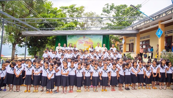 Vầng trăng yêu thương đêm hội trăng rằm