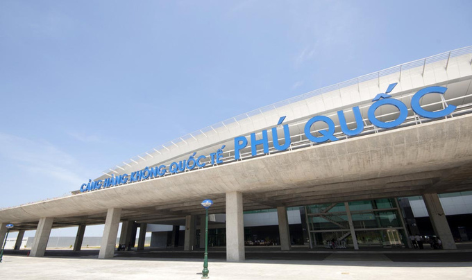 Khách đến Phú Quốc bằng đường hàng không chiếm khoảng 60%, đường tàu khoảng 40%, tuy nhiên các chuyến bay, chuyến tàu hiện đều vắng khách.