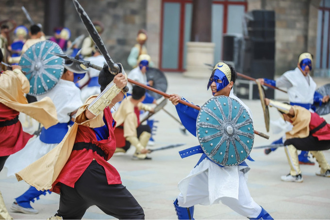 Show “Trận chiến ở Vương quốc Mặt Trăng” tại Sun World Ba Na Hills