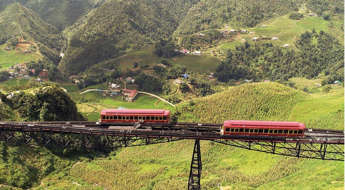 Đi Sapa bằng tàu hoả vừa an toàn, tiết kiệm, lại giúp bạn thoải mái tận hưởng cảnh sắc đất trời