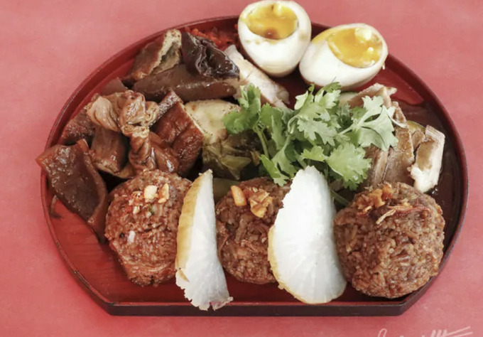 Món Bento Combo Jumbo Set nổi tiếng tại quán Jin Ji Teochew Braised Duck and Kway Chap